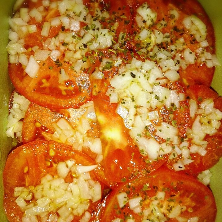 真夏に美味しい！オニオンドレッシングのトマトサラダ